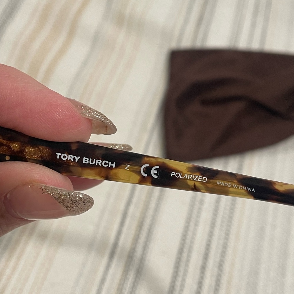 Tory Burch polarized tortoise sunglasses - Picture 5 of 5